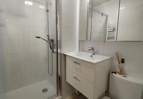 38 m² de lumière en bord de mer — Studio + vaste loggia, rare à Canet Sud