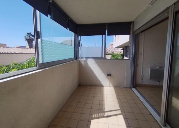 38 m² de lumière en bord de mer — Studio + vaste loggia, rare à Canet Sud