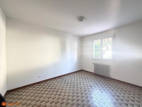 Maison de deux appartements deux faces, avec jardin sans vis à vis.