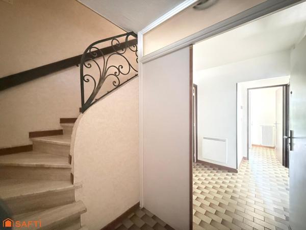Maison de deux appartements deux faces, avec jardin sans vis à vis.