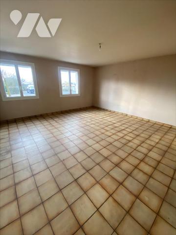 Maison de ville à rénover en partie   150 m²   7 Pièces ·   Breuil-Chaussée 79300