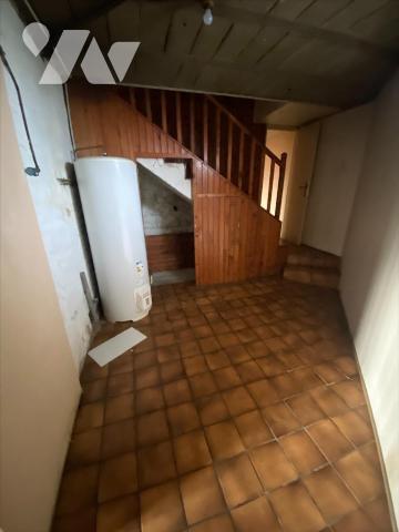 Maison de ville à rénover en partie   150 m²   7 Pièces ·   Breuil-Chaussée 79300