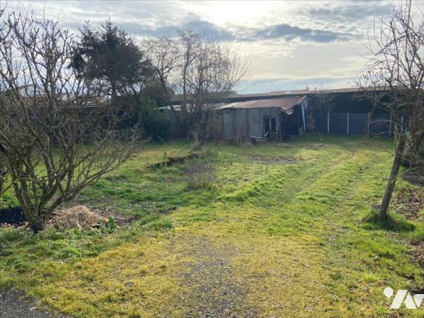 Maison de ville à rénover en partie   150 m²   7 Pièces ·   Breuil-Chaussée 79300