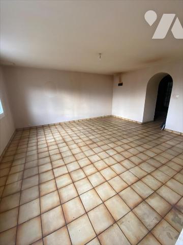 Maison de ville à rénover en partie   150 m²   7 Pièces ·   Breuil-Chaussée 79300