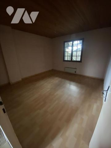 Maison de ville à rénover en partie   150 m²   7 Pièces ·   Breuil-Chaussée 79300