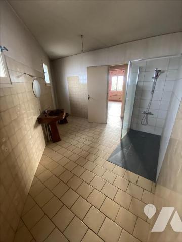 Maison de ville à rénover en partie   150 m²   7 Pièces ·   Breuil-Chaussée 79300