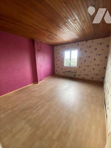 Maison de ville à rénover en partie   150 m²   7 Pièces ·   Breuil-Chaussée 79300