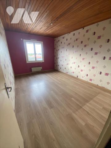 Maison de ville à rénover en partie   150 m²   7 Pièces ·   Breuil-Chaussée 79300
