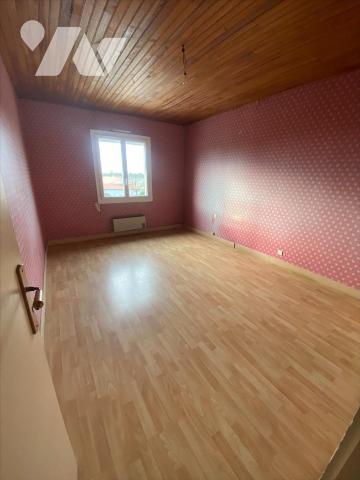 Maison de ville à rénover en partie   150 m²   7 Pièces ·   Breuil-Chaussée 79300