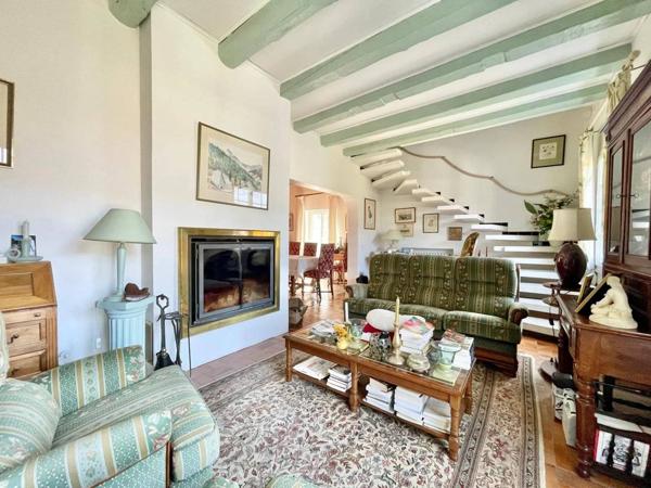 Aix'plore Immboilier vous propose cette maison de 177 m².