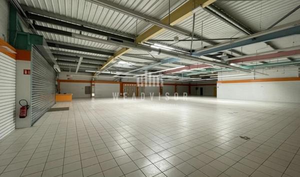 À LOUER : LOCAL COMMERCIAL 900 M² (SHON)