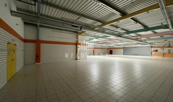 À LOUER : LOCAL COMMERCIAL 900 M² (SHON)