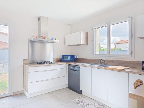 À vendre - Maison plain-pied, 5 pièces située à Charvieu-Chavagneux (38230)