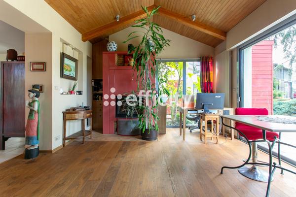 Maison
         7 pièces
        - 187 m² Bien prestige 440 000 € *