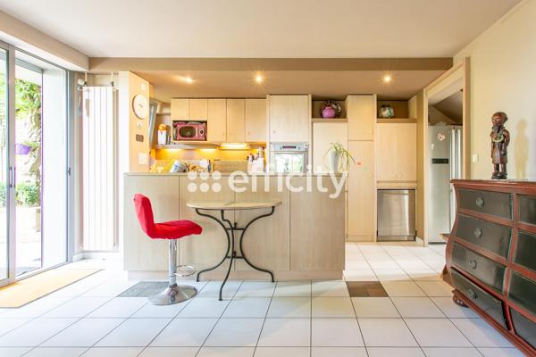 Maison
         7 pièces
        - 187 m² Bien prestige 440 000 € *