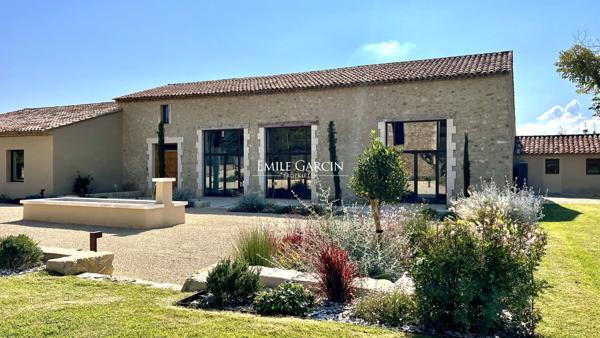 A vendre - Grand mas entièrement rénové - Sur la commune de Cucuron