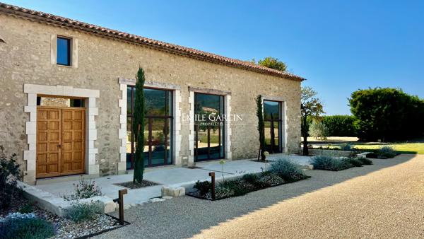 A vendre - Grand mas entièrement rénové - Sur la commune de Cucuron