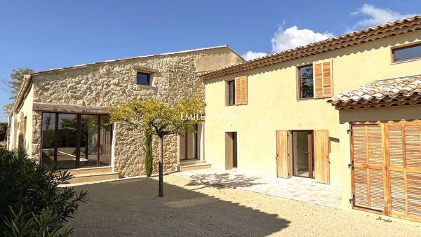 A vendre - Grand mas entièrement rénové - Sur la commune de Cucuron