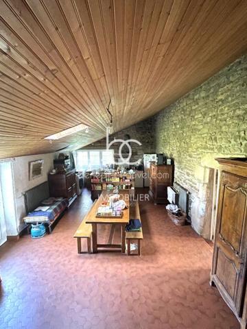 THEIX NOYALO Maison 10 pièces 285 m²