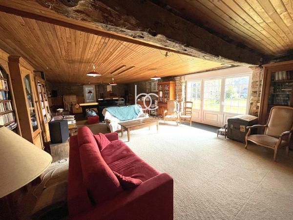 THEIX NOYALO Maison 10 pièces 285 m²