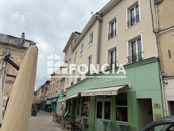 Location Local commercial 2 pièces 44 m² - 30 PLACE DES HALLES Chartres 28000