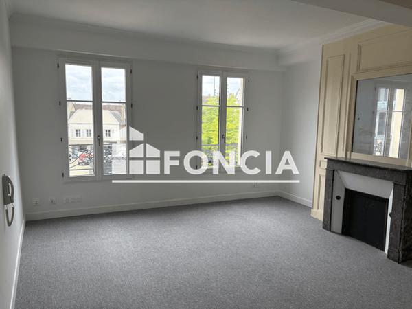 Location Local commercial 2 pièces 44 m² - 30 PLACE DES HALLES Chartres 28000