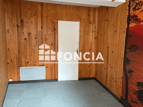 Location Local commercial 2 pièces 44 m² - 30 PLACE DES HALLES Chartres 28000