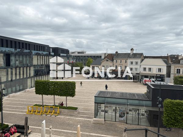 Location Local commercial 2 pièces 44 m² - 30 PLACE DES HALLES Chartres 28000