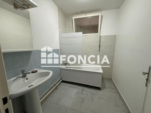 Location Appartement 3 pièces 62.96 m² - 10 ALLEE DU BOSQUET Joue Les Tours 37300