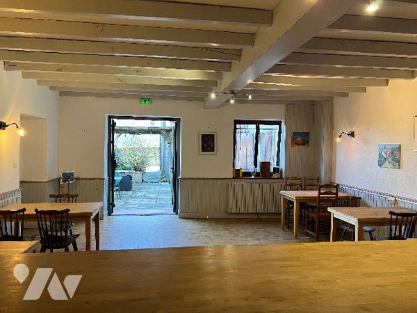 Cession d'un Hôtel/restaurant de 554 m² (8 chambres) avec appartement de 116 m² dans les Pyrénées.