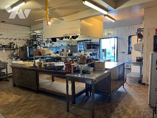 Cession d'un Hôtel/restaurant de 554 m² (8 chambres) avec appartement de 116 m² dans les Pyrénées.