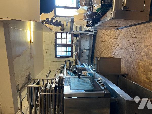 Cession d'un Hôtel/restaurant de 554 m² (8 chambres) avec appartement de 116 m² dans les Pyrénées.