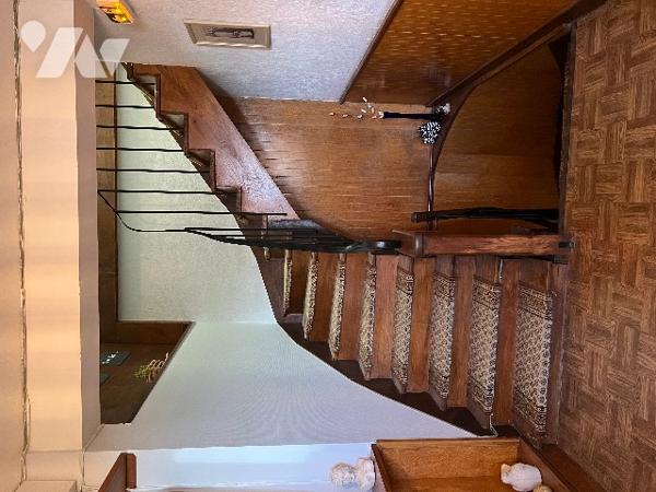 Cession d'un Hôtel/restaurant de 554 m² (8 chambres) avec appartement de 116 m² dans les Pyrénées.