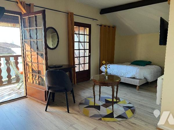 Cession d'un Hôtel/restaurant de 554 m² (8 chambres) avec appartement de 116 m² dans les Pyrénées.