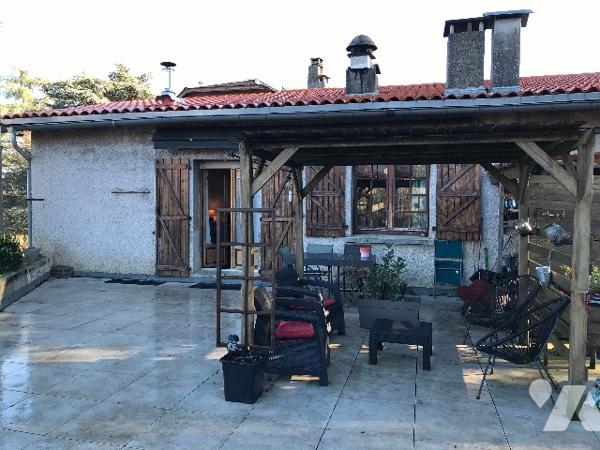 Cession d'un Hôtel/restaurant de 554 m² (8 chambres) avec appartement de 116 m² dans les Pyrénées.