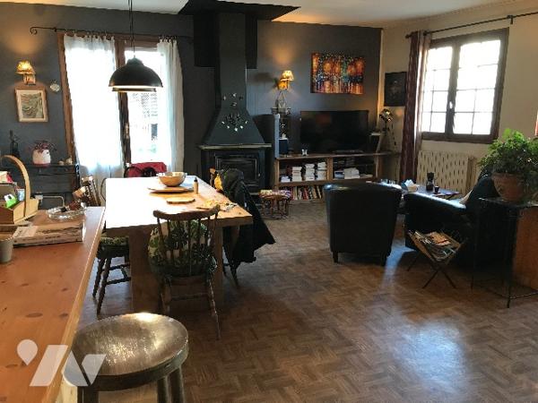 Cession d'un Hôtel/restaurant de 554 m² (8 chambres) avec appartement de 116 m² dans les Pyrénées.