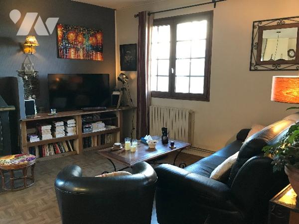 Cession d'un Hôtel/restaurant de 554 m² (8 chambres) avec appartement de 116 m² dans les Pyrénées.