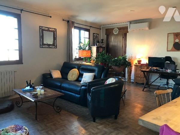 Cession d'un Hôtel/restaurant de 554 m² (8 chambres) avec appartement de 116 m² dans les Pyrénées.