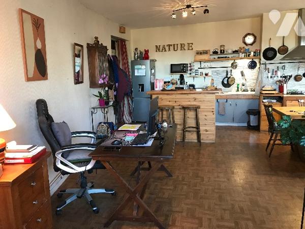 Cession d'un Hôtel/restaurant de 554 m² (8 chambres) avec appartement de 116 m² dans les Pyrénées.