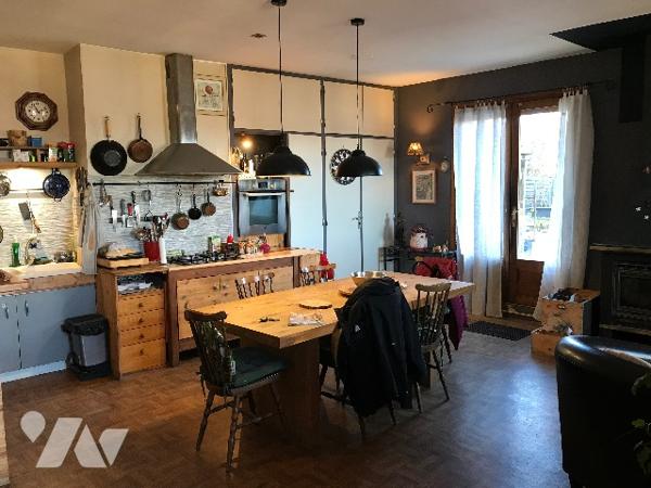 Cession d'un Hôtel/restaurant de 554 m² (8 chambres) avec appartement de 116 m² dans les Pyrénées.