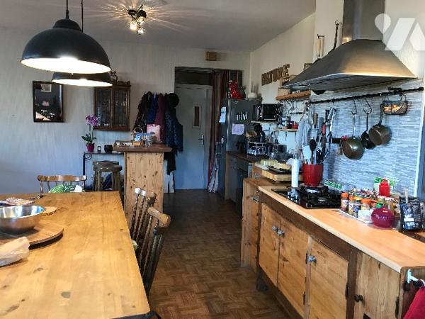 Cession d'un Hôtel/restaurant de 554 m² (8 chambres) avec appartement de 116 m² dans les Pyrénées.