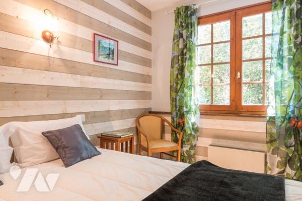 Cession d'un Hôtel/restaurant de 554 m² (8 chambres) avec appartement de 116 m² dans les Pyrénées.