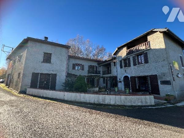 Cession d'un Hôtel/restaurant de 554 m² (8 chambres) avec appartement de 116 m² dans les Pyrénées.
