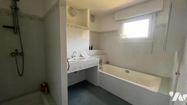 LANGUIDIC : EXCEPTIONNEL: Maison au coeur d'un parc arboré