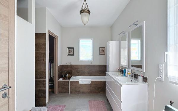 Maison à vendre    5 pièces •  Talmont-Saint-Hilaire