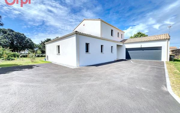 Maison à vendre    5 pièces •  Talmont-Saint-Hilaire