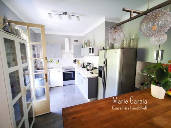 Maison de ville + revenus locatifs, Nîmes