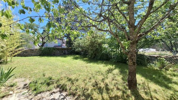 MAISON DE VILLAGE ET SON JARDIN