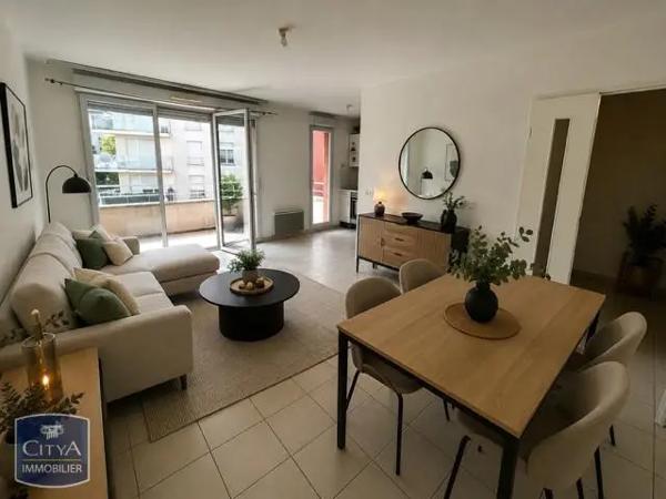 Appartement à louer 3 pièces 62.5m² Corbeil-Essonnes (91100)