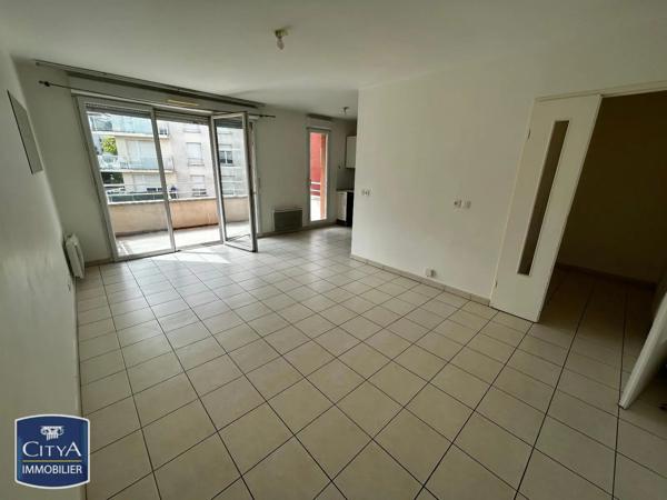 Appartement à louer 3 pièces 62.5m² Corbeil-Essonnes (91100)